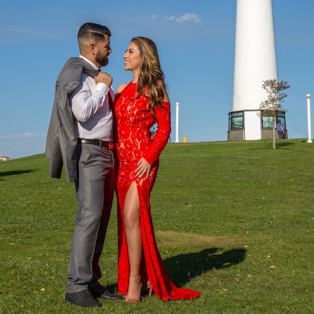 Red lace dress - Picture 2 of 2